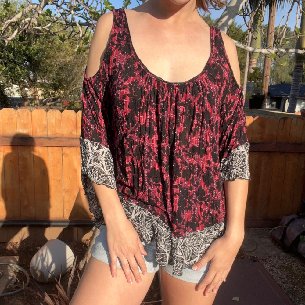 Women’s free people, peep shoulder blouse. (FB tag cut from top)